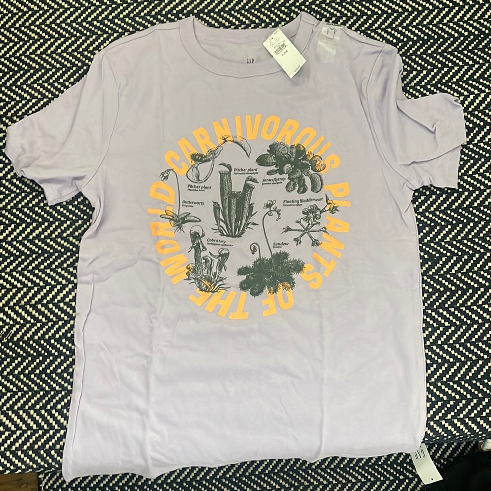 Gap t shirt size 12 - Carnivores of the World